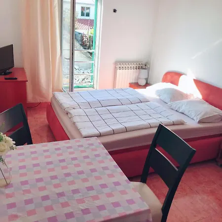 Ana Bed & Breakfast *